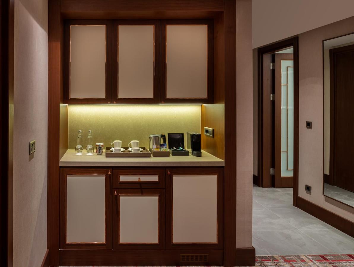 Moevenpick Hotel Istanbul Asia Airport Exteriér fotografie A wet bar in a hotel room