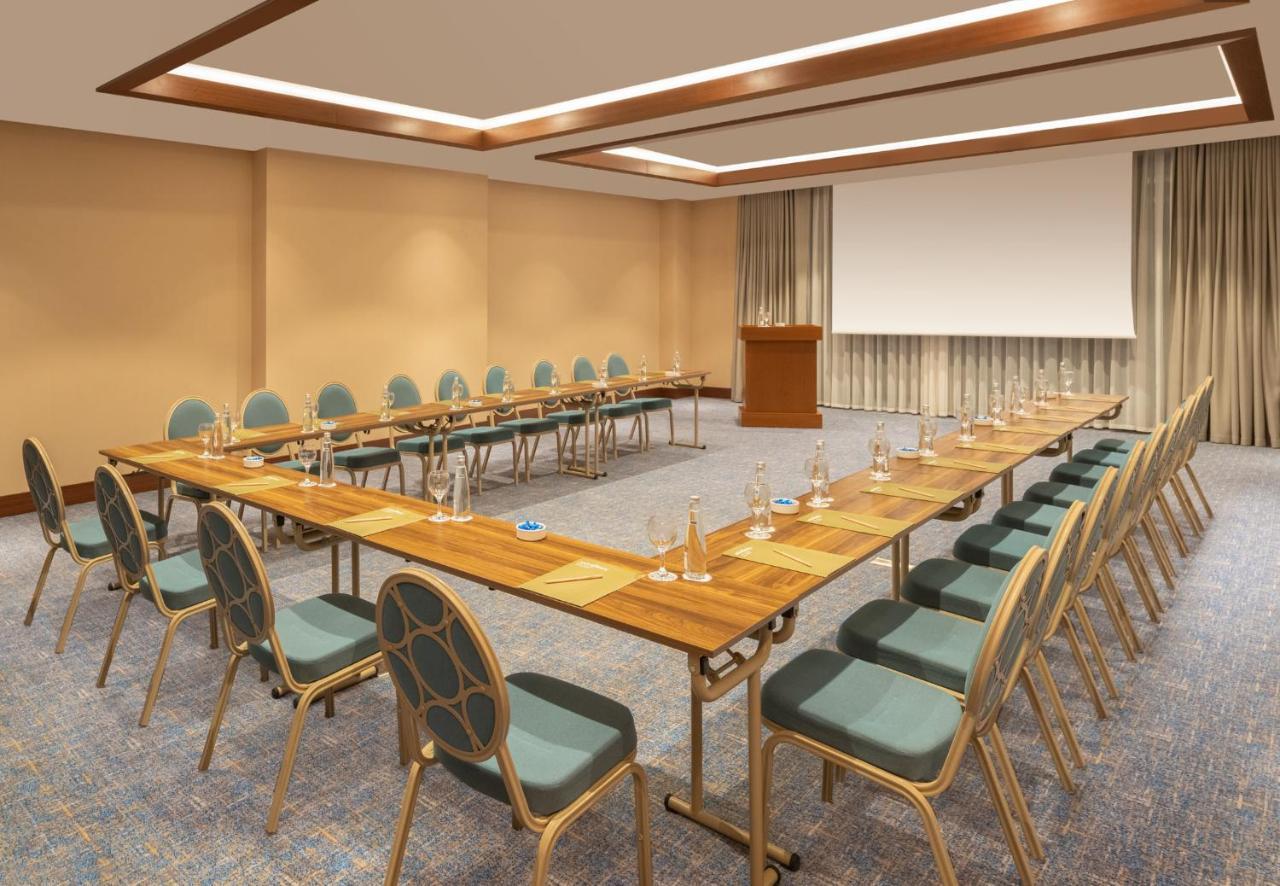 Moevenpick Hotel Istanbul Asia Airport Exteriér fotografie U-shaped table layout