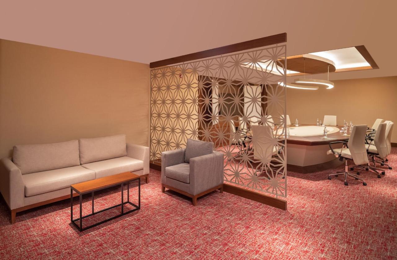 Moevenpick Hotel Istanbul Asia Airport Exteriér fotografie A suite at the airport