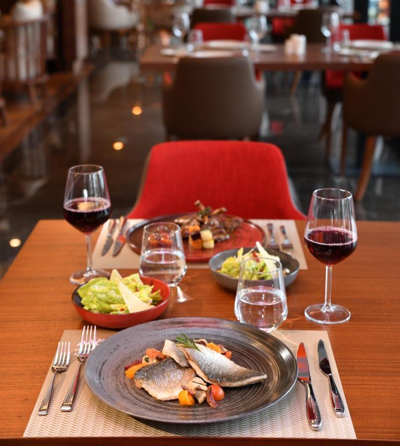 Moevenpick Hotel Istanbul Asia Airport Exteriér fotografie A table set for dinner