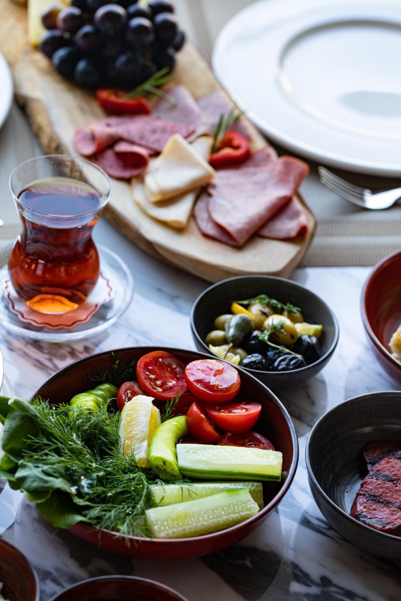 Moevenpick Hotel Istanbul Asia Airport Exteriér fotografie Turkish breakfast